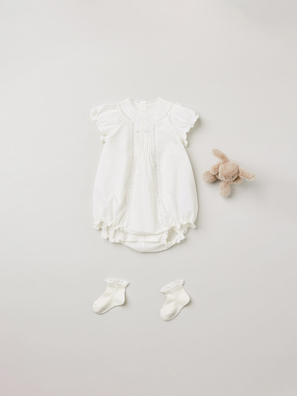 Look naissance hiver 2023 robe blanche