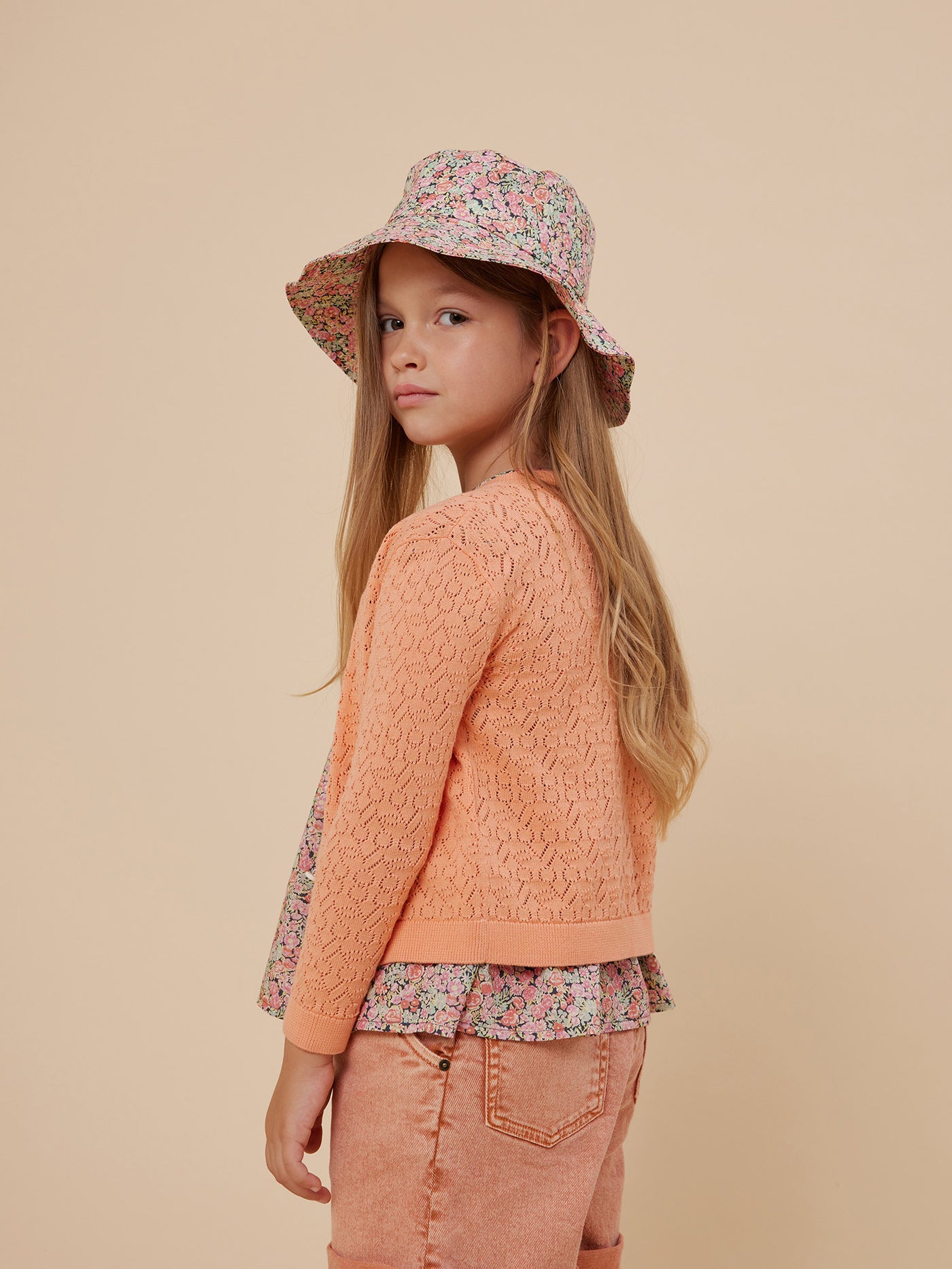 Look fille croisière 2024 cardigan ajouré en coton