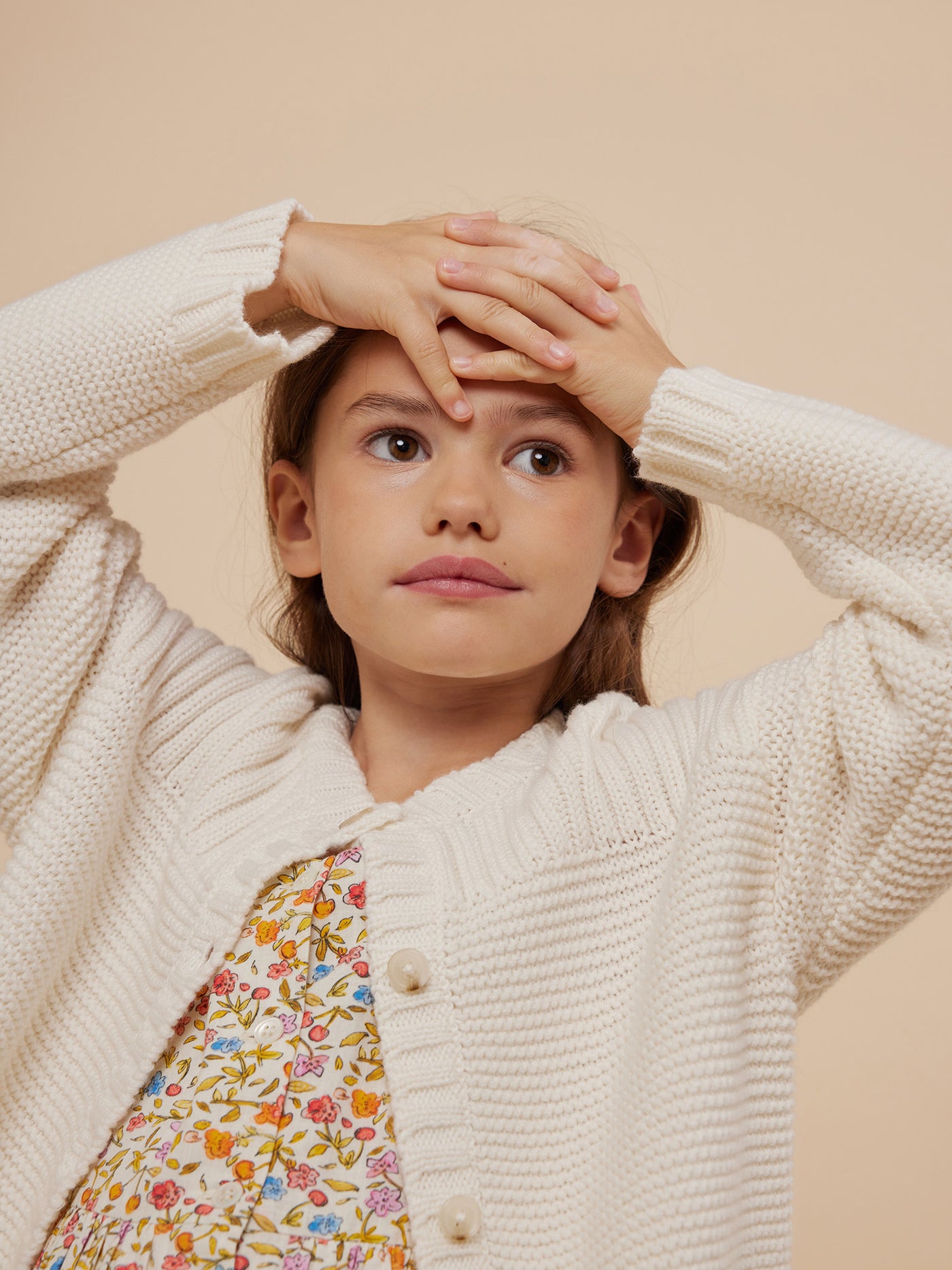 Look fille croisière 2024 cardigan blanc lait