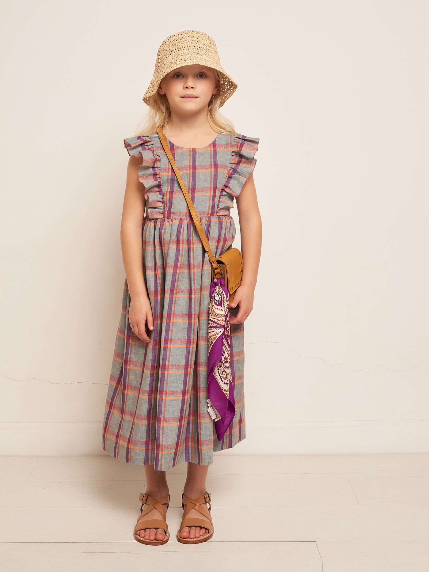 LOOK FILLE ETE 2023 ROBE LONGUE A CARREAUX