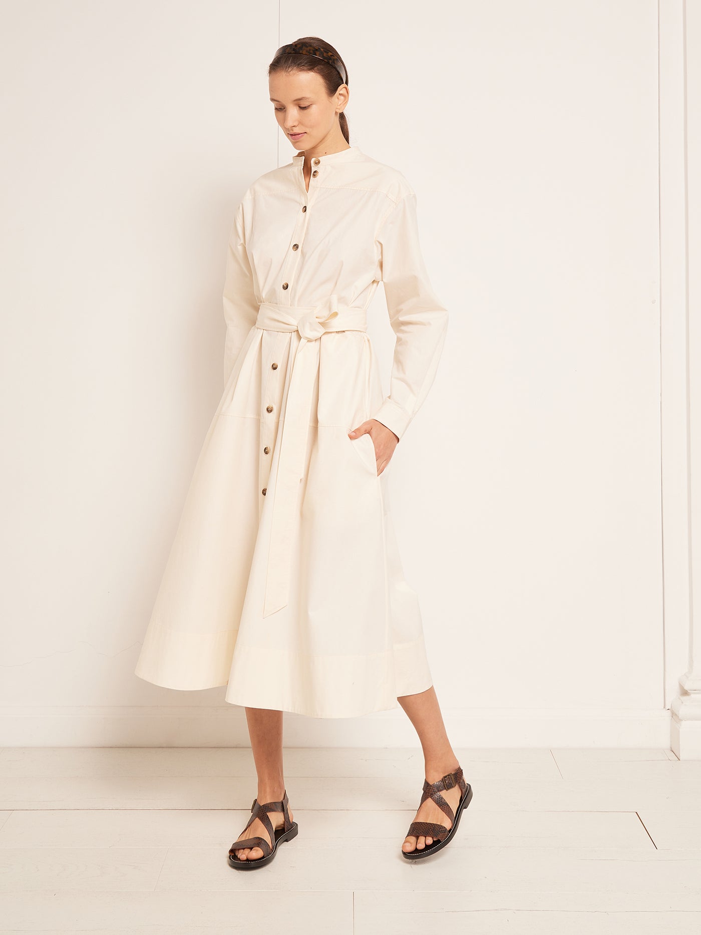 SUMMER 2023 WOMAN'S LOOK WHITE DRESS