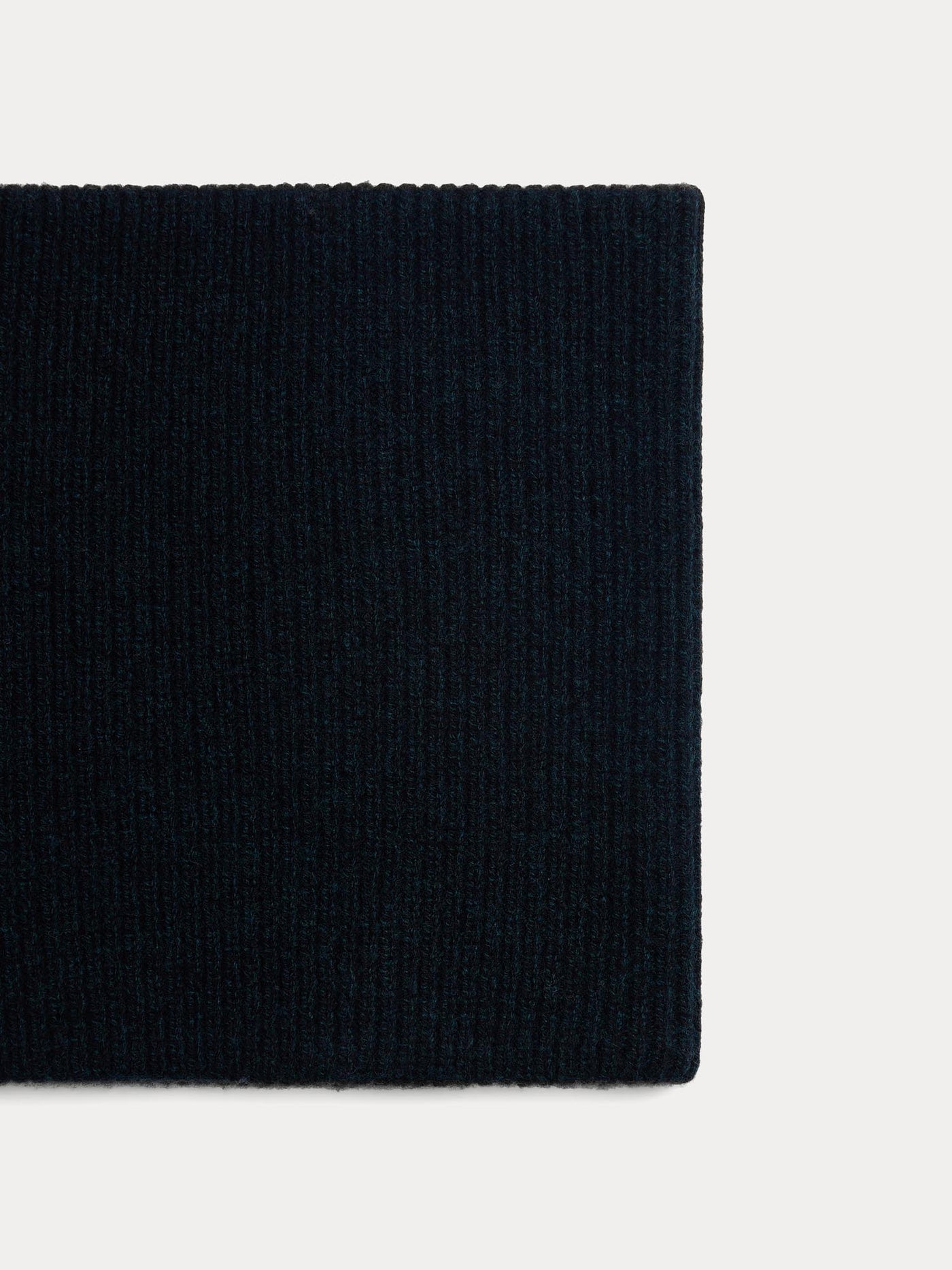 Tatodine dark green wool snood